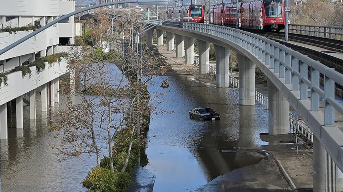 Сильные дожди и штормы в Калифорнии унесли жизни
