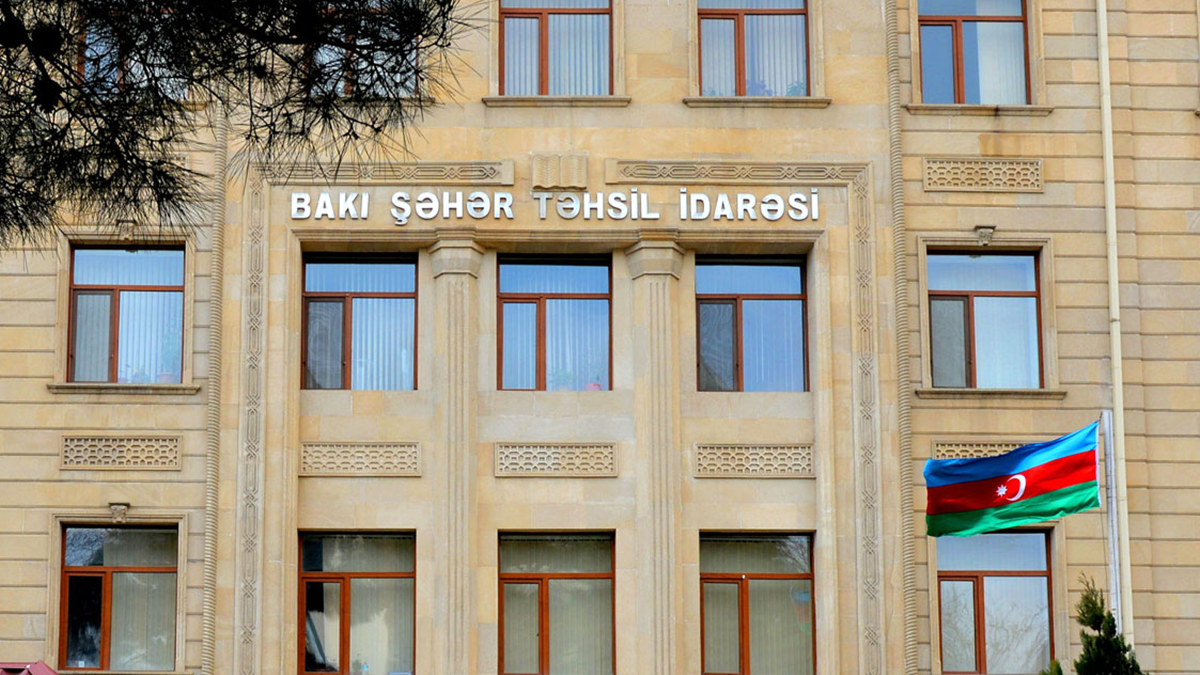 Средняя месячная зарплата учителей в Баку составляет 1088 манатов