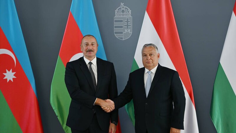 Виктор Орбан поздравил Ильхама Алиева
