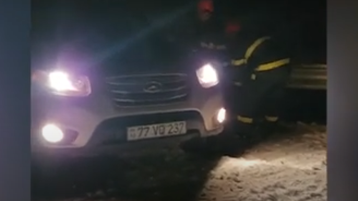 МЧС: В Шуше оказана помощь в связи с обледенением дорог – ВИДЕО