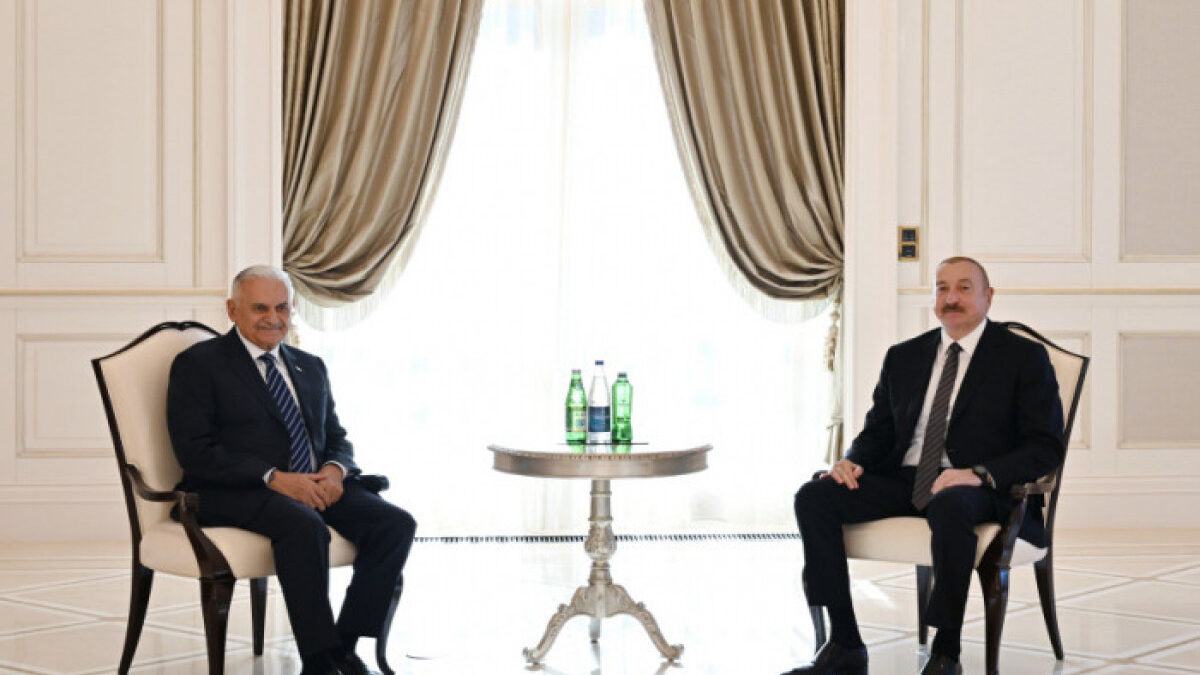 Бинали Йылдырым поздравил президента Азербайджана