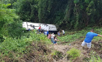 В Мексике пассажирский автобус упал в ущелье: 8 погибших, 19 раненых