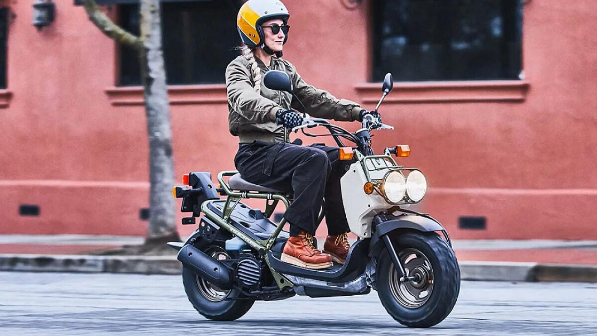 В Азербайджане через 3 месяца для управления мопедом потребуется водительское удостоверение