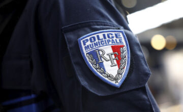 В Париже пять полицейских получили ранения в результате нападения 30 человек