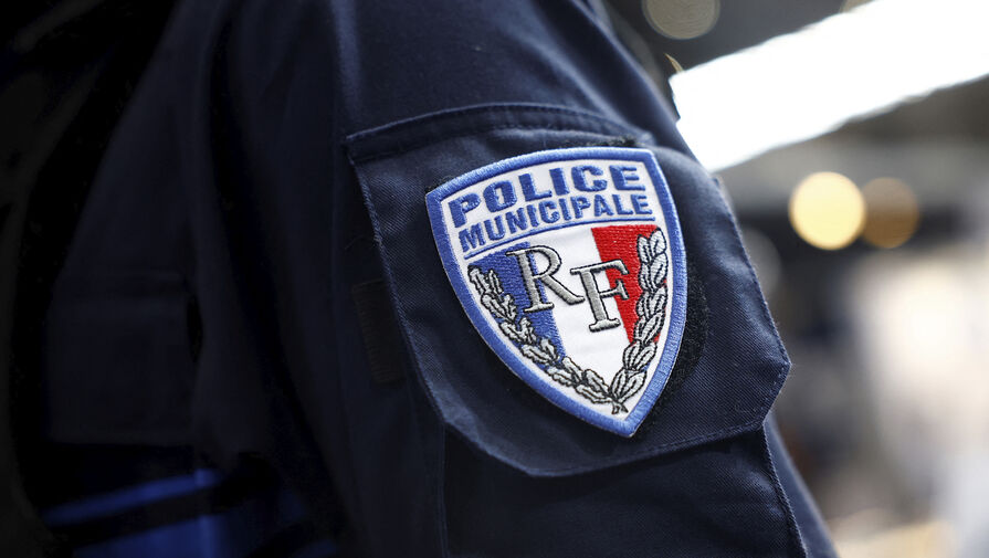 В Париже пять полицейских получили ранения в результате нападения 30 человек