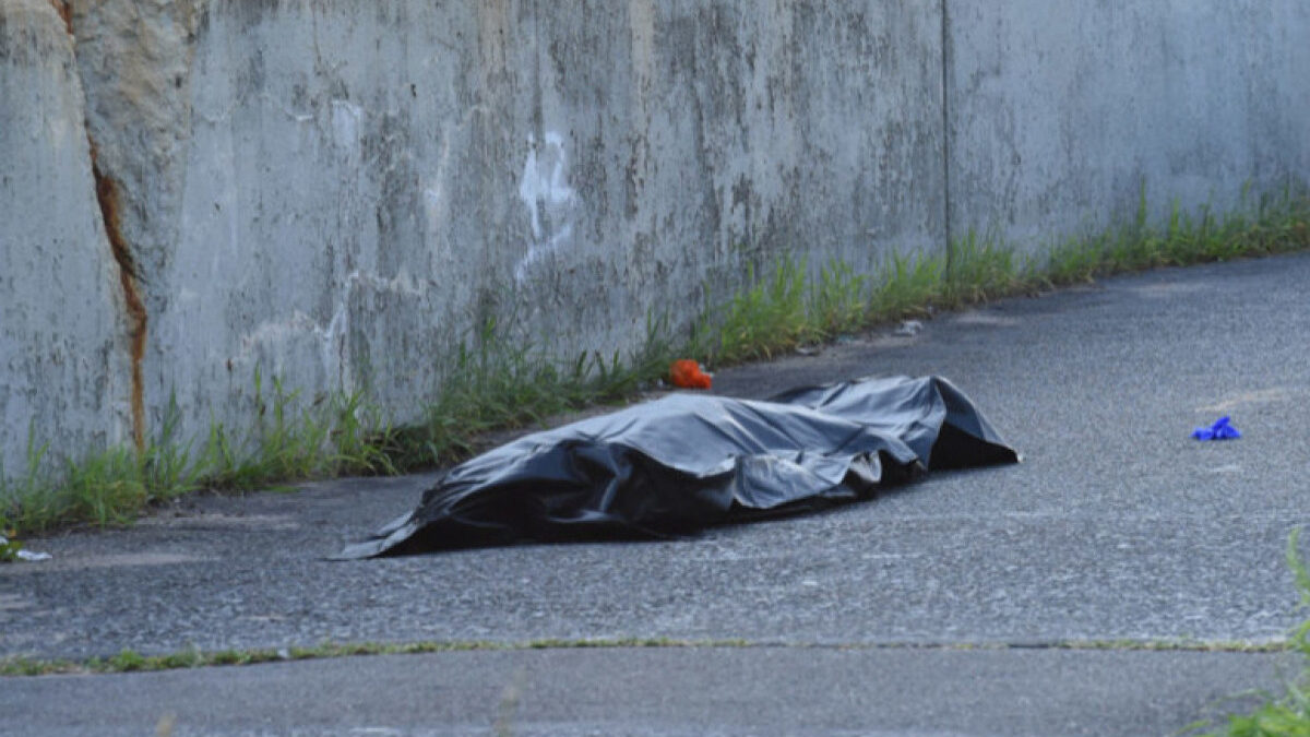 В Агдере мужчина погиб, упав с высоты