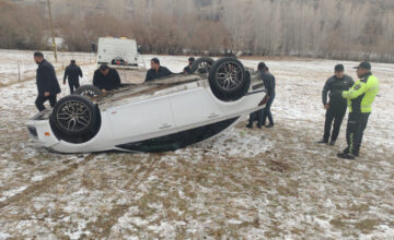 В Шахбузе автомобиль врезался в газопровод, 450 человек остались без газа