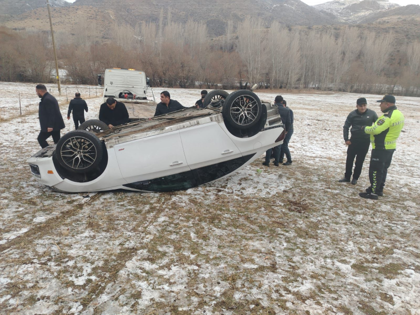 В Шахбузе автомобиль врезался в газопровод, 450 человек остались без газа