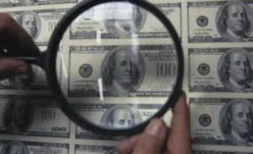 В Баку задержан мастер, который украл доллары из дома, где работал, и подменил их фальшивыми