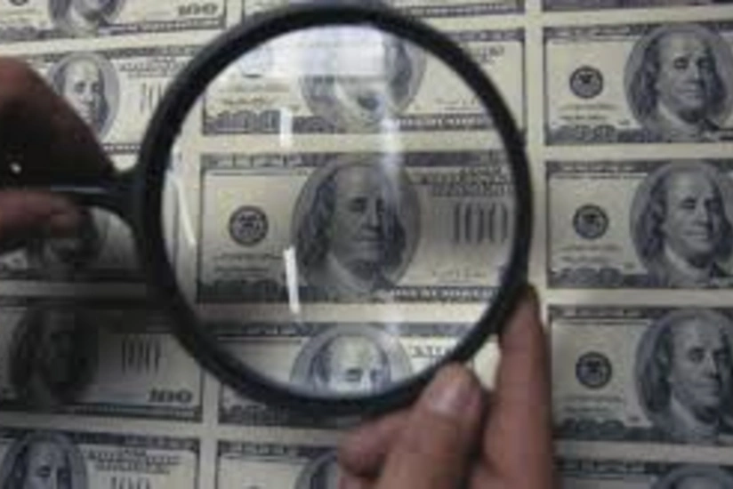 В Баку задержан мастер, который украл доллары из дома, где работал, и подменил их фальшивыми