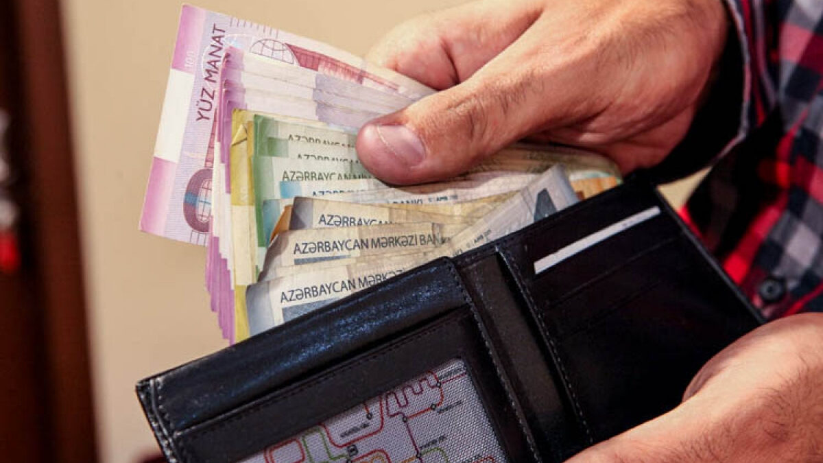 Прожиточный минимум на следующий год составит 300 манатов