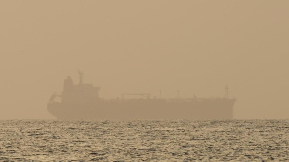 Два нефтяных танкера в Мраморном море подали сигналы бедствия