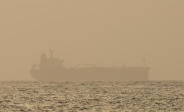 Два нефтяных танкера в Мраморном море подали сигналы бедствия