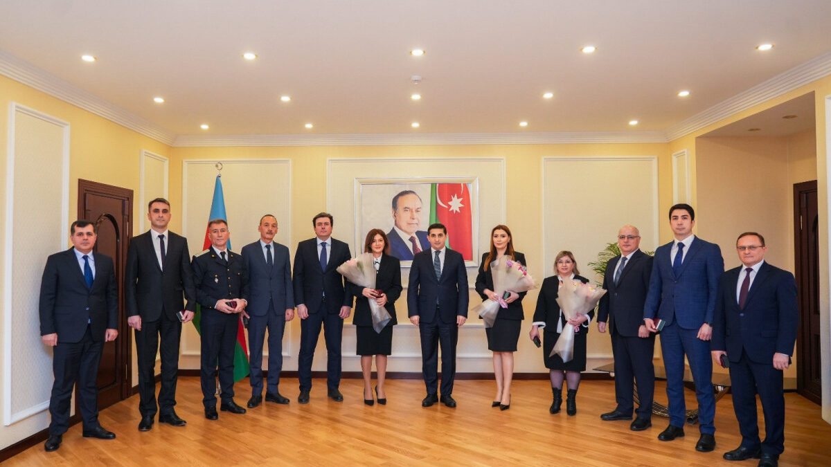 Министр юстиции встретился с награжденными и назначенными судьями сотрудниками