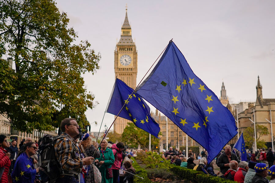 Признает слабость европейских лидеров