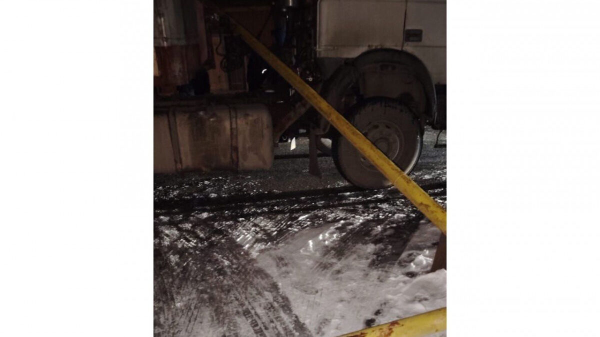 В Нахчыване автомобиль врезался в газопровод, подача газа прекращена 2920 абонентам