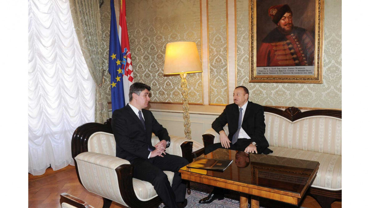 Хорватский лидер поздравил Президента Ихама Алиева