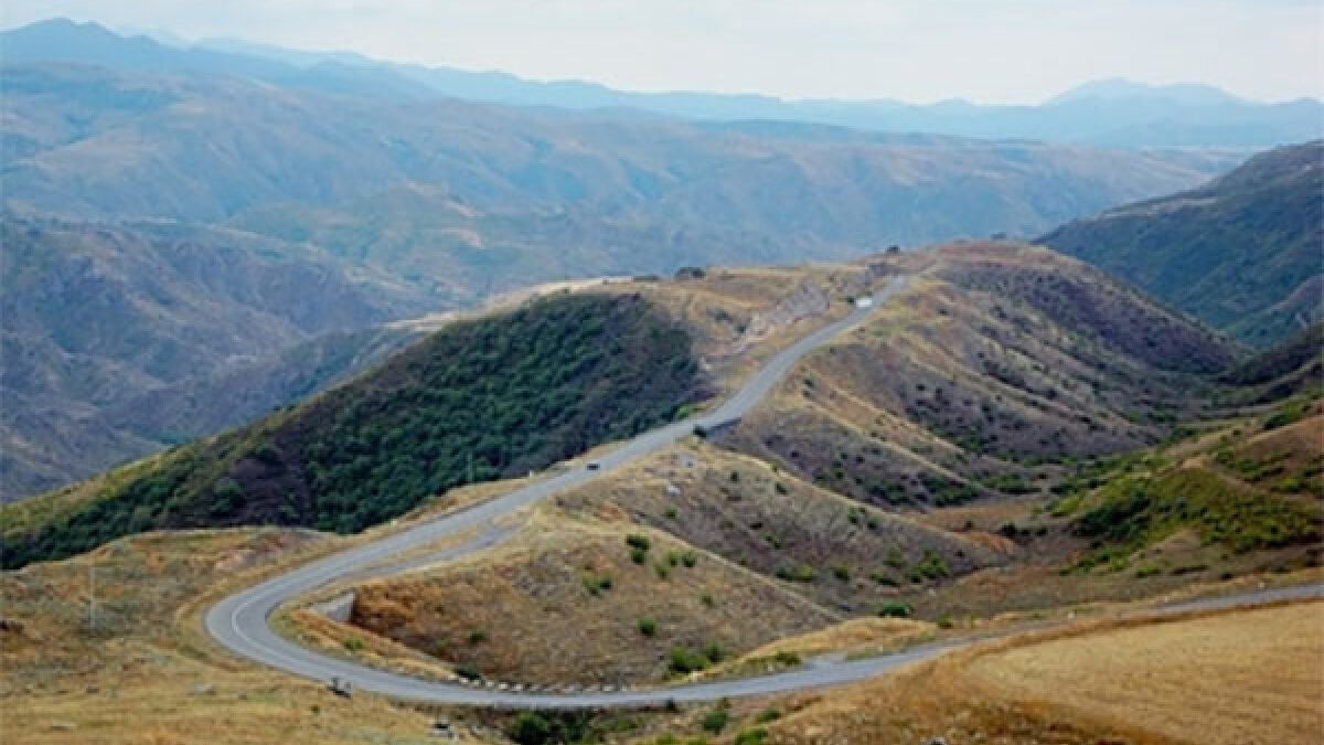 Премьер-министр: Строительство Зангезурского коридора в Азербайджане стремительно продолжается