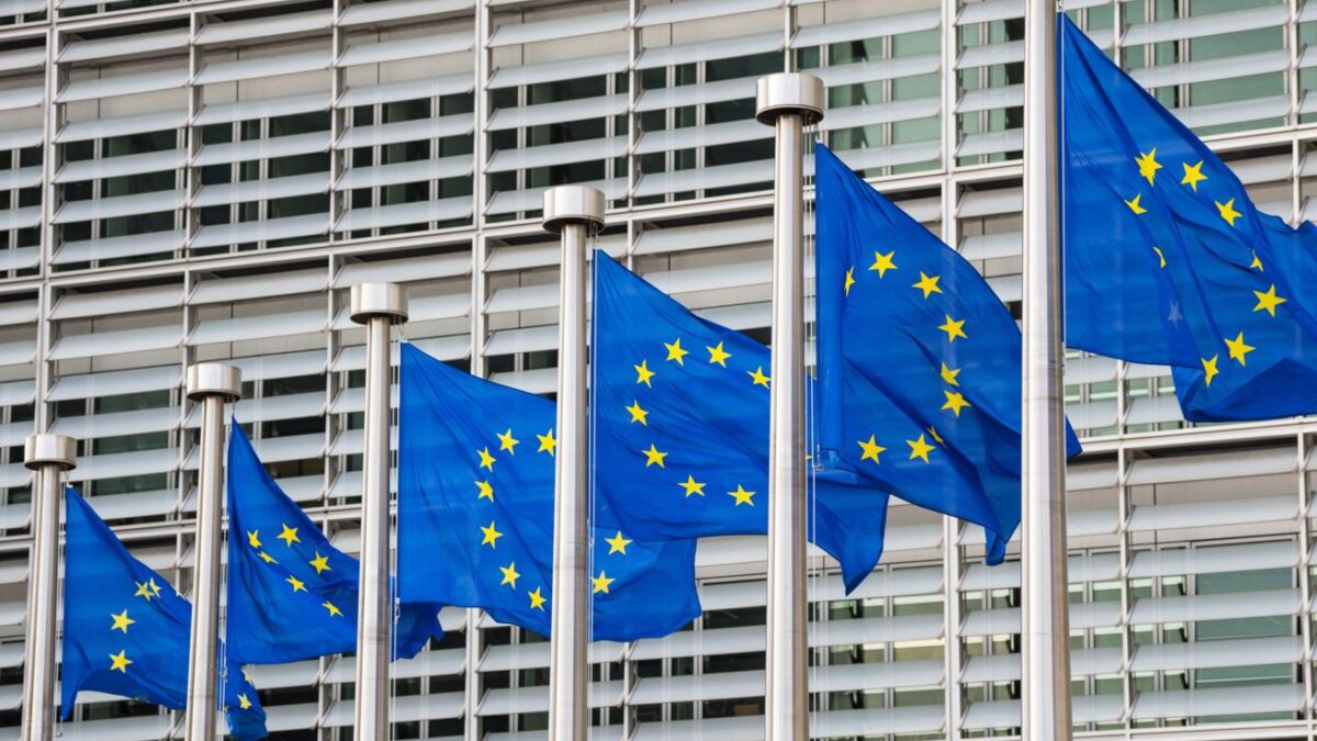 ЕС ввел санкции против российского судьи и прокурора