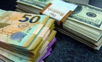 В Иране подорожали доллар и манат