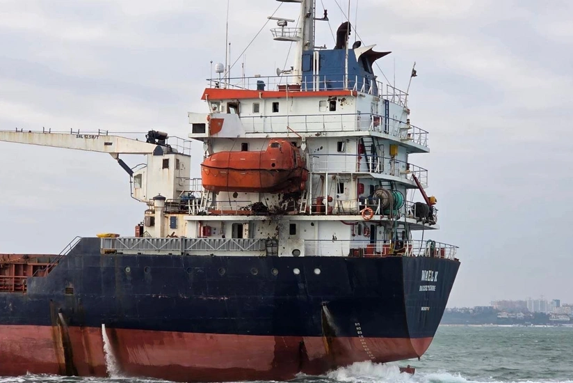 Российские БПЛА поразили два торговых судна у берегов Украины, один человек погиб