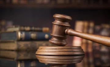 Начинается суд над главой НПО, обвиняемым в незаконном изготовлении орденов и медалей