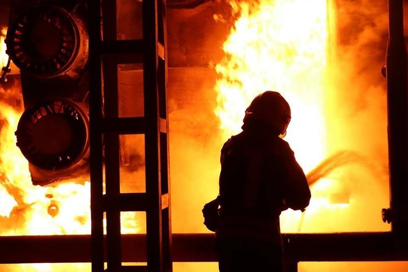 В Масазыре произошел пожар в многоэтажном жилом доме, один человек отравился