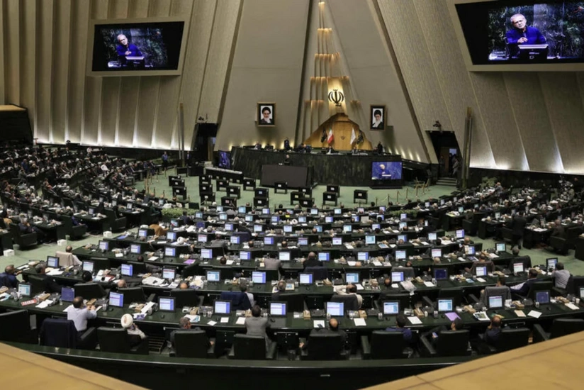 В Иране на фоне протестов началось экстренное заседание парламента