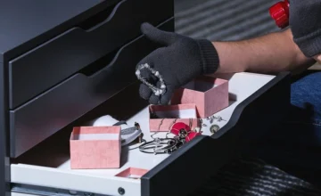 В Сабунчинском и Бинагадинском районах из домов совершена кража на 10 тысяч манатов