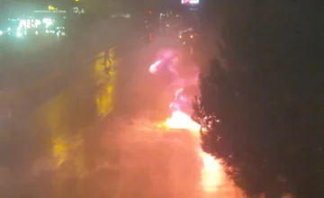 В Ясамальском районе сгорел автомобиль, образовалась пробка