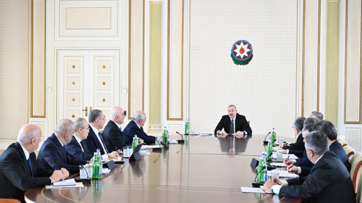 Состоялось совещание по водоснабжению в Баку и на Абшеронском полуострове, Президент выступил с речью