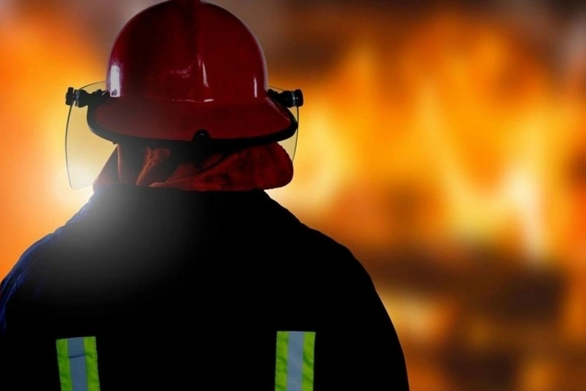 В Баку произошел пожар в многоэтажном жилом доме