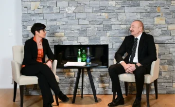 Президент встретился в Давосе с комиссаром Европейского Союза по вопросам расширения