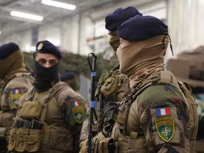 Франция начала привлекать людей к добровольной военной службе