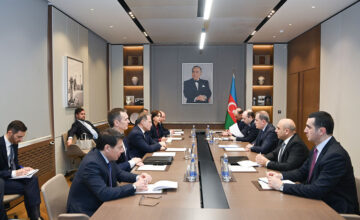 Джейхун Байрамов встретился с заместителем главы МИД Италии, проведены политические консультации