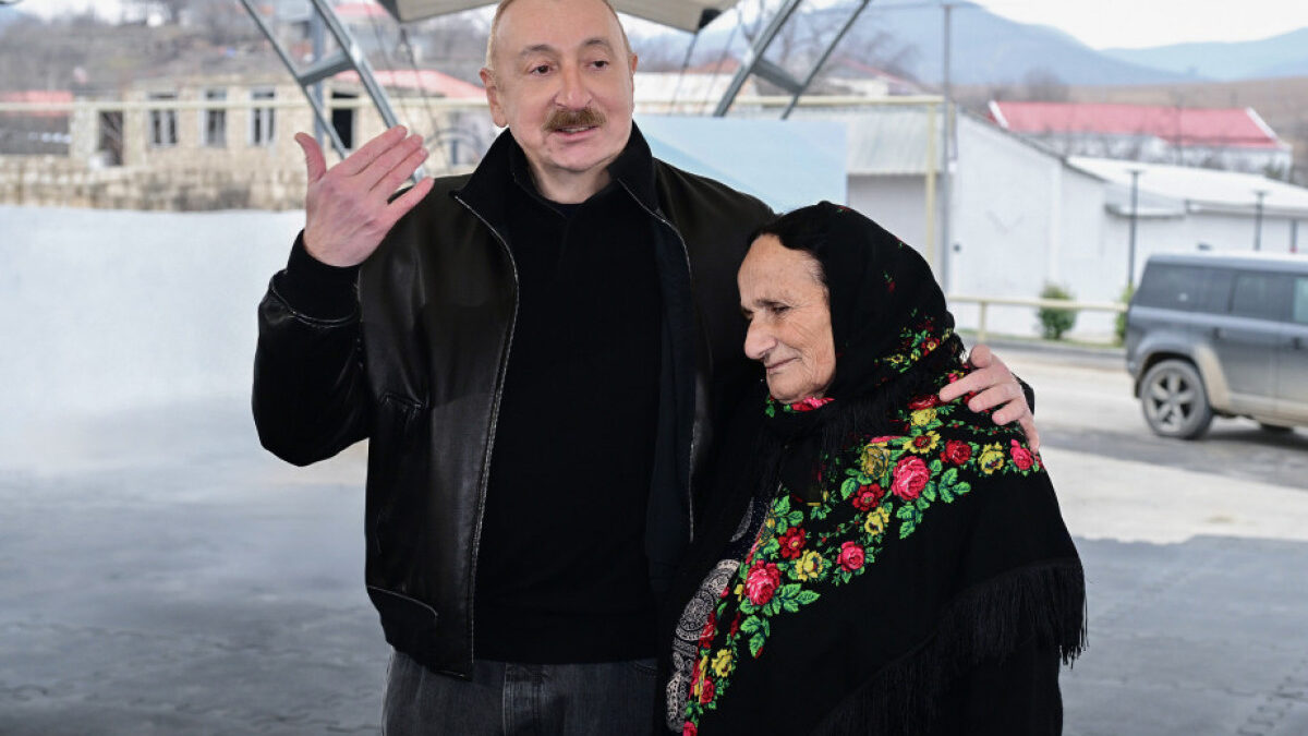 Президент: Каждый месяц растет число граждан, возвращающихся в Карабах