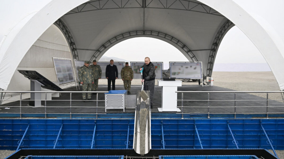 Президент заложил фундамент Центра специальных операций в Агдере