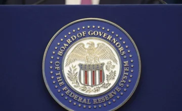Федеральная резервная система США сохранила процентную ставку на уровне 3,5-3,75 %
