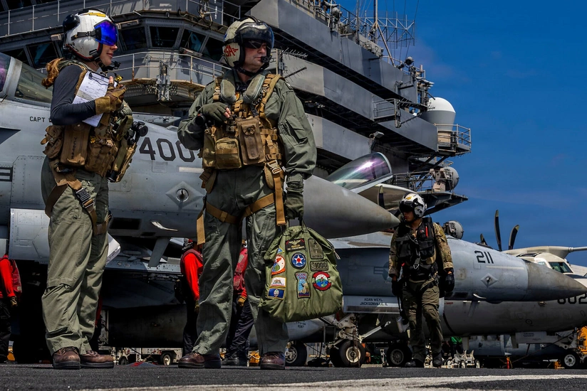 “Reuters”: В Персидский залив прибыл шестой эсминец США