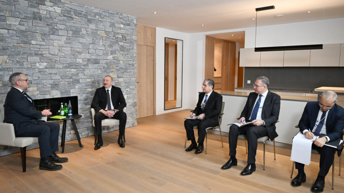 Президент встретился с президентом Dell Technologies по Европе, Ближнему Востоку и Африке в Давосе