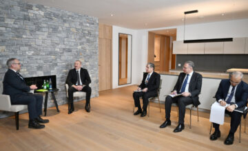 Президент встретился с президентом Dell Technologies по Европе, Ближнему Востоку и Африке в Давосе