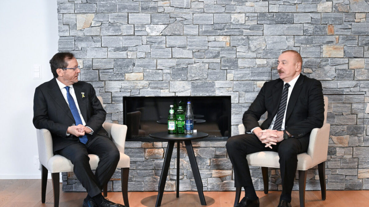 Президенты Азербайджана и Израиля встретились в Давосе