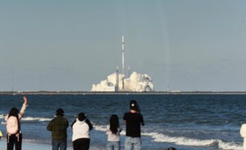 Джефф Безос построит сеть из тысяч спутников в космосе