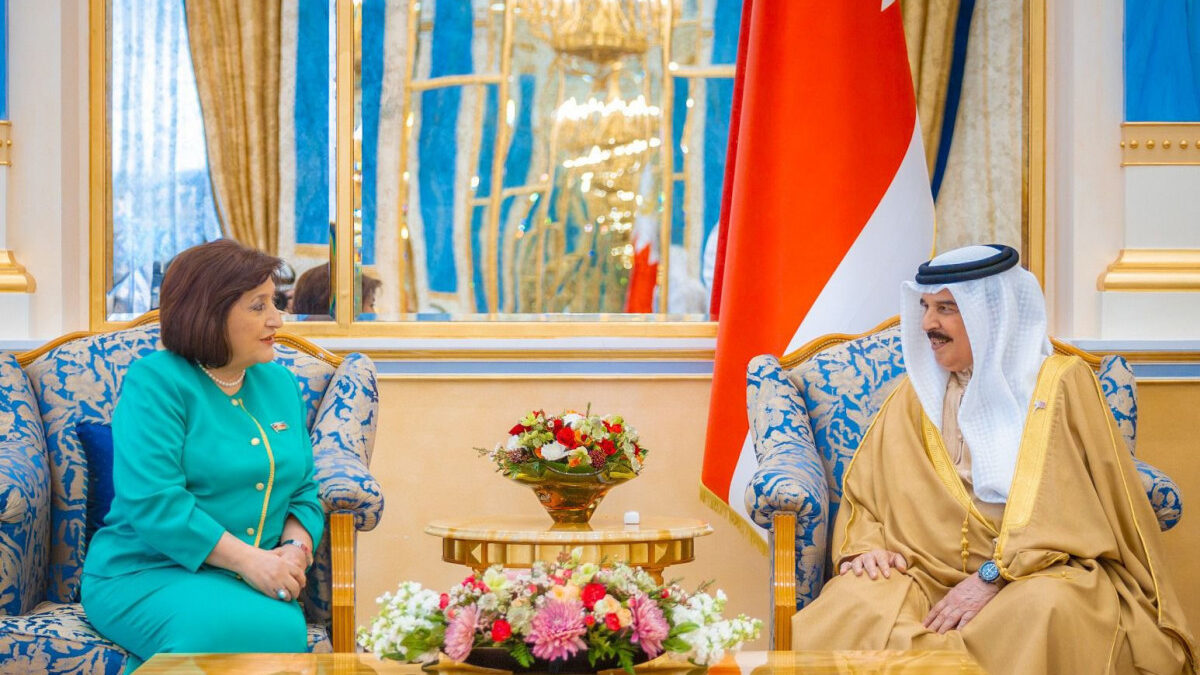 Сахиба Гафарова встретилась с королем Бахрейна