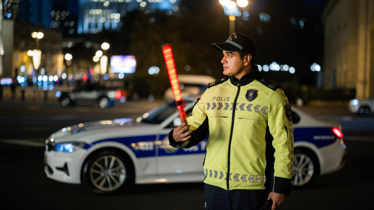 МВД: Водитель, поворачивающий на перекрестке, должен уступать дорогу пешеходам и велосипедистам – ВИДЕО