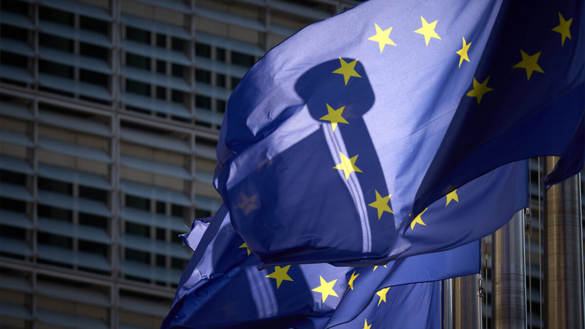 ЕК не планирует замораживать активы Мадуро