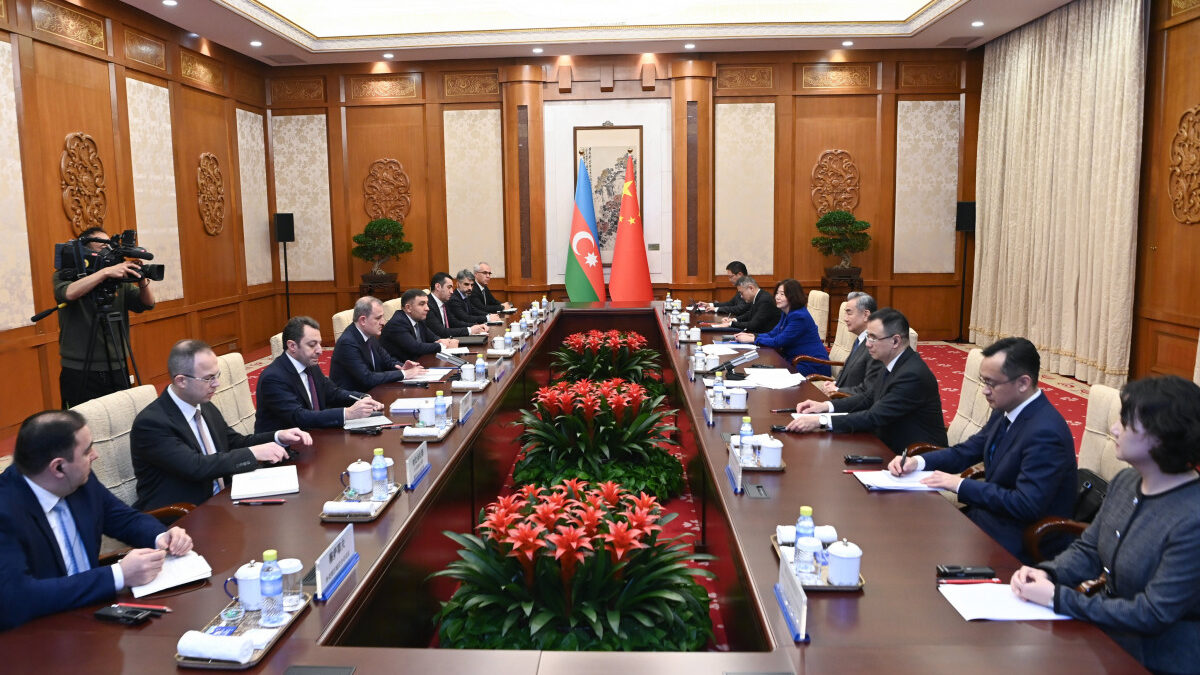 Джейхун Байрамов обсудил с главой МИД Китая региональные и международные вопросы — ОБНОВЛЕНО