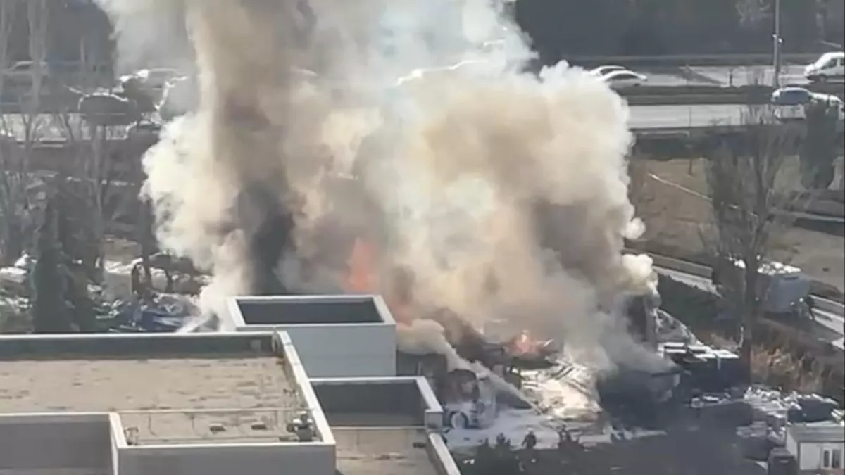 В Анкаре сгорели шесть грузовиков, перевозивших спиртные напитки