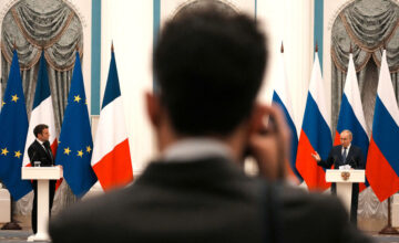 Макрон хочет позвонить Путину