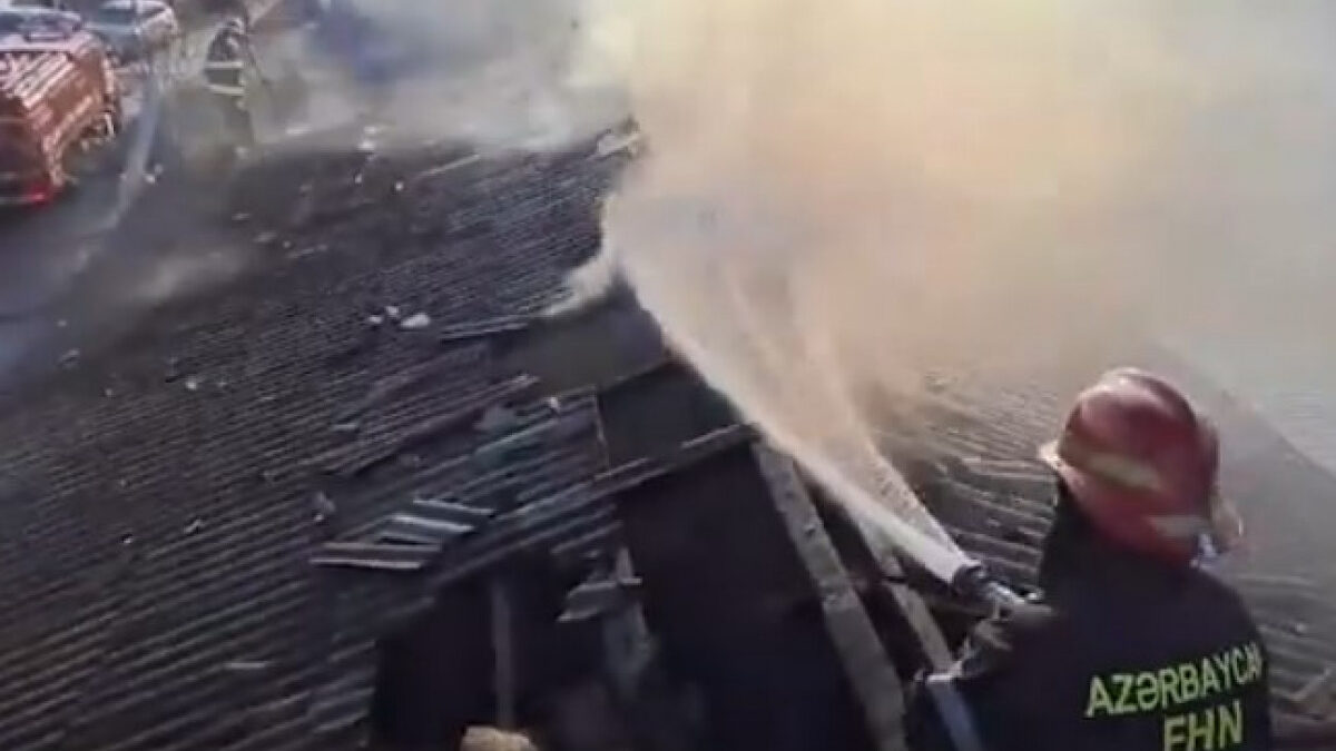 В поселке Зиря произошел пожар в постройке – ВИДЕО